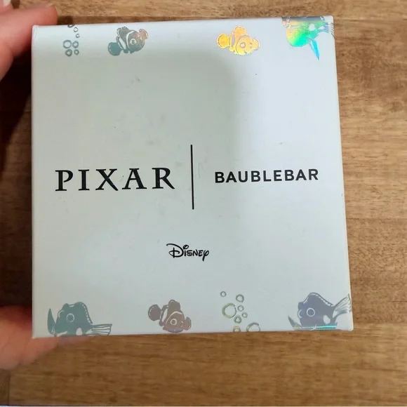 BaubleBar Finding Nemo Earrings - Picture 2 of 3